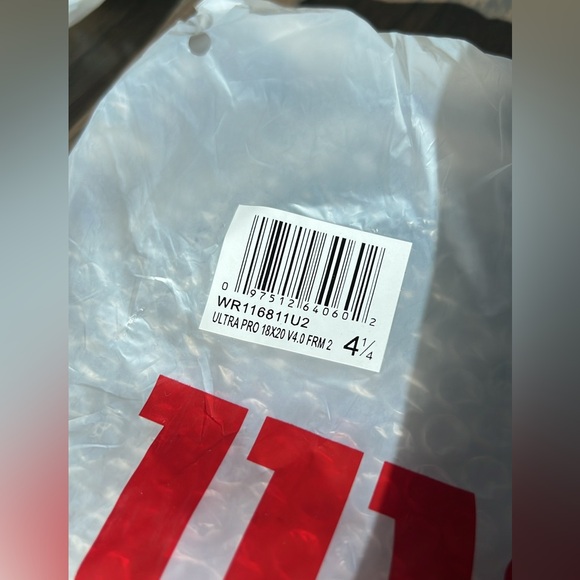 NWT Set of Wilson Ultra Pro 18x20 v4, Grip 2 - Picture 5 of 14